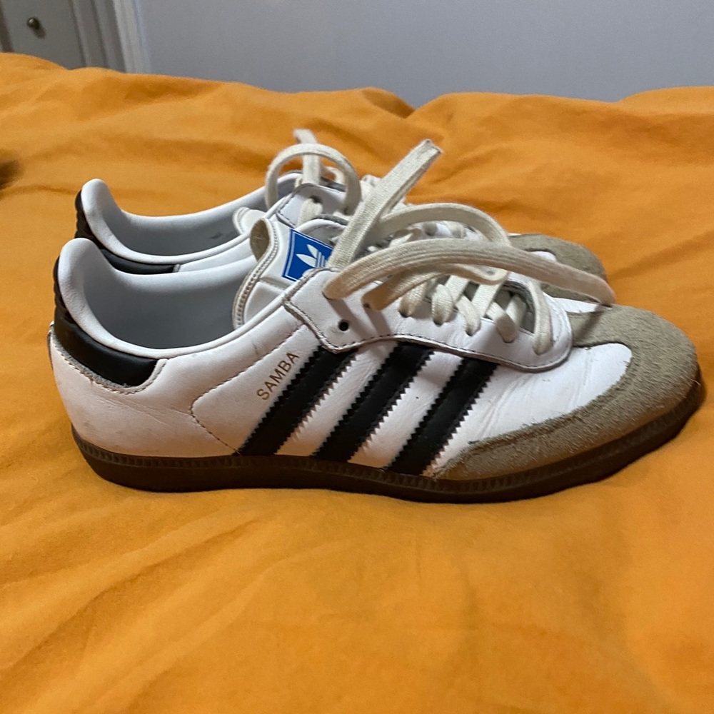 Adidas samba size 6.5 women’s (5 men) barely worn